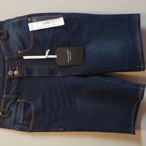 Tahari Comfort Luxe NWT "Emma" Double Button Bermuda